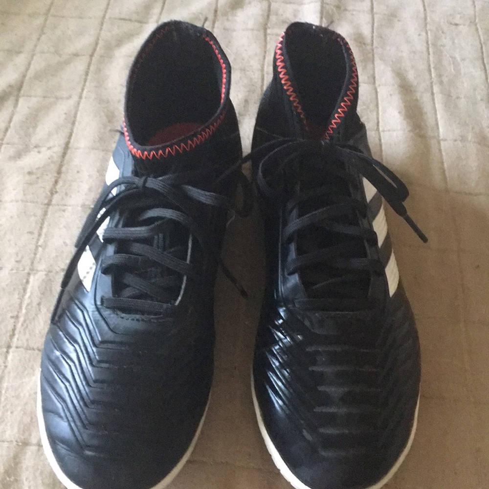 Indoor soccer shoes